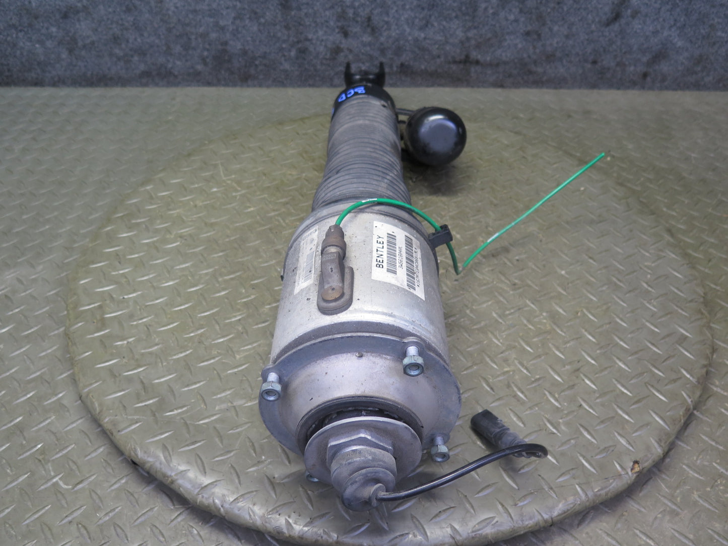 2006-2012 Bentley Flying Spur Front Right Side Air Ride Air Shock Strut Absorber