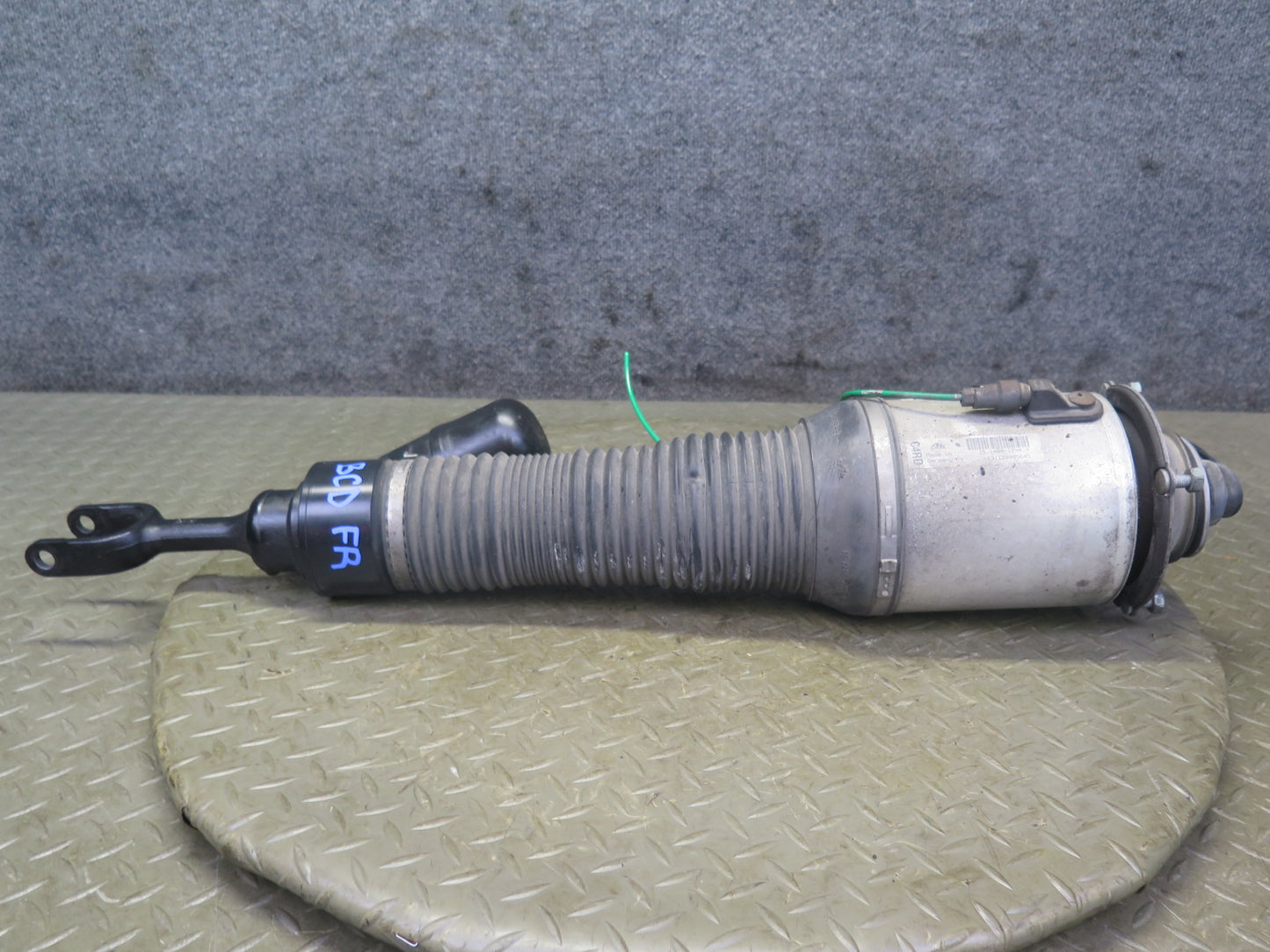 2006-2012 Bentley Flying Spur Front Right Side Air Ride Air Shock Strut Absorber