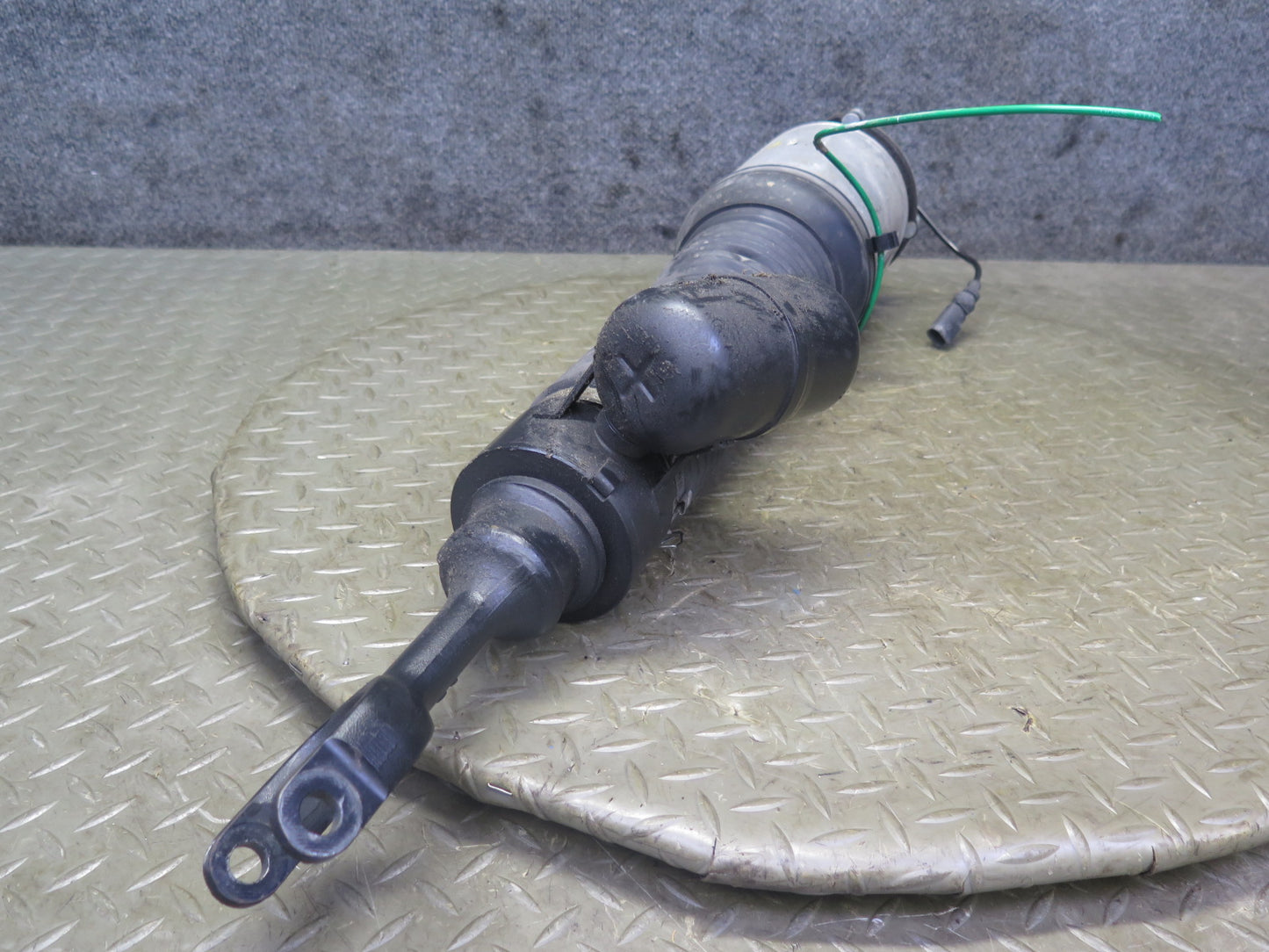 2006-2012 Bentley Flying Spur Front Right Side Air Ride Air Shock Strut Absorber
