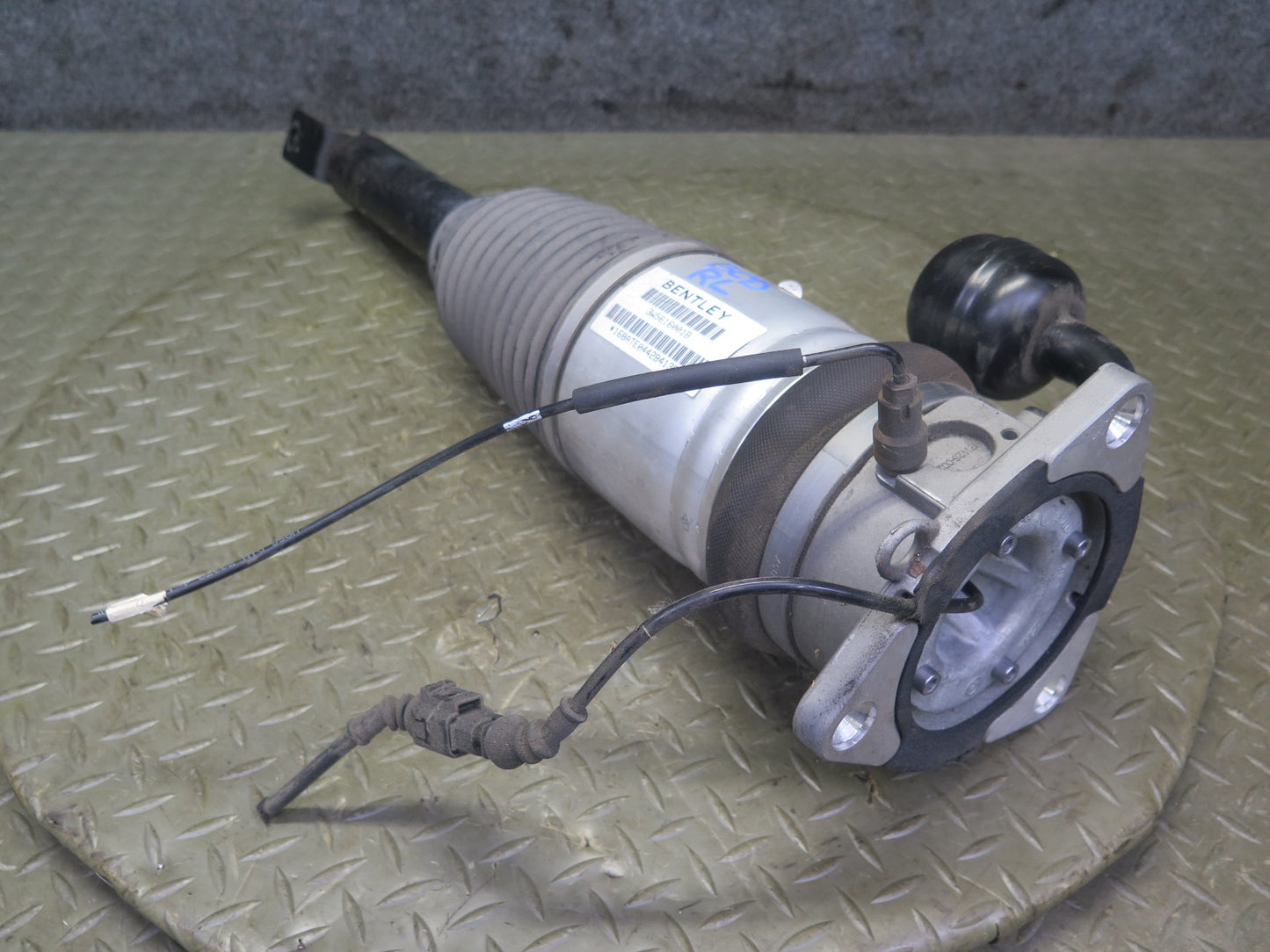 2006-2012 Bentley Flying Spur Rear Left Side Air Ride Air Shock Strut Absorber