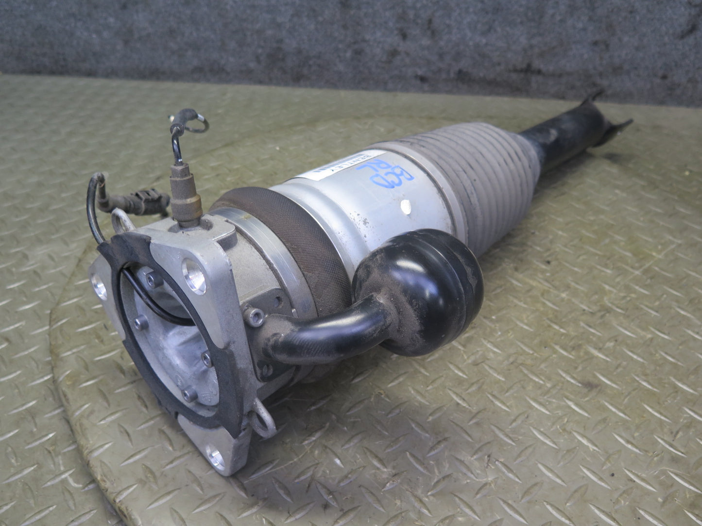 2006-2012 Bentley Flying Spur Rear Left Side Air Ride Air Shock Strut Absorber