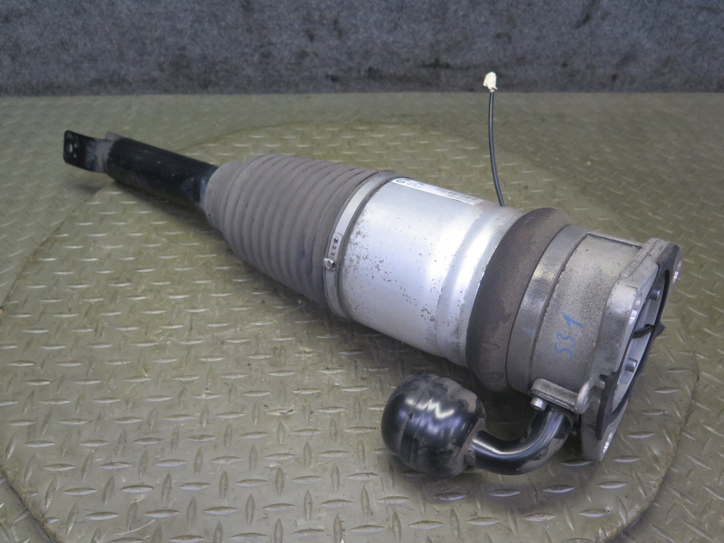 2006-2012 Bentley Flying Spur Rear Left Side Air Ride Air Shock Strut Absorber
