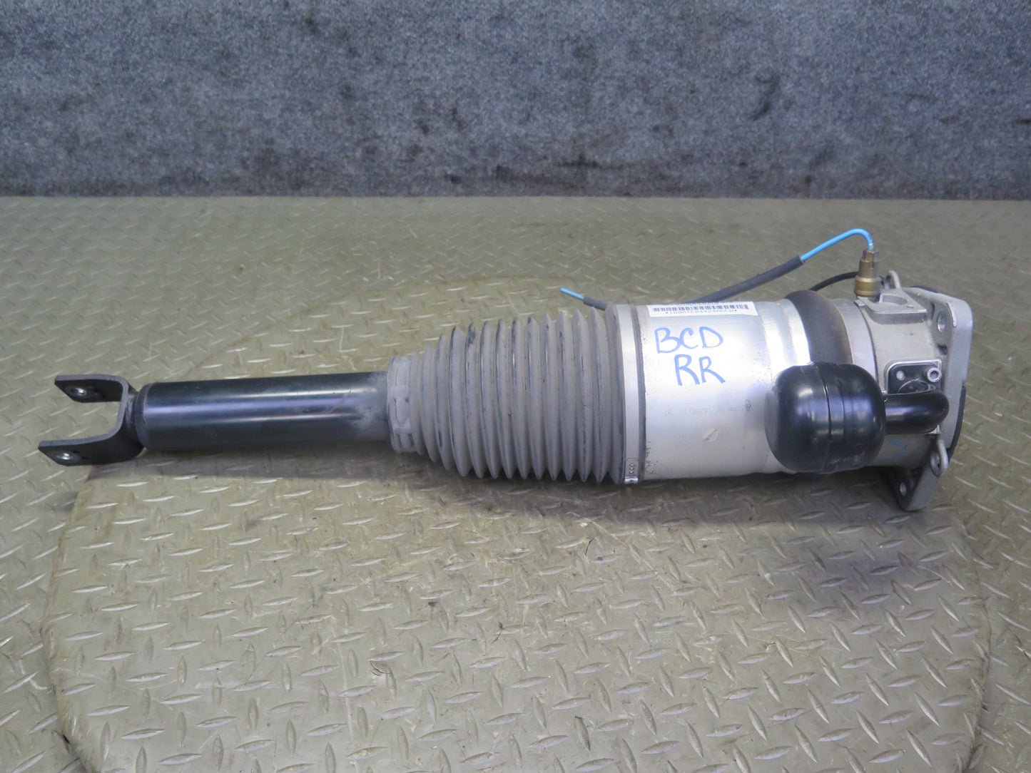 2006-2012 Bentley Flying Spur Rear Right Side Air Ride Air Shock Strut Absorber