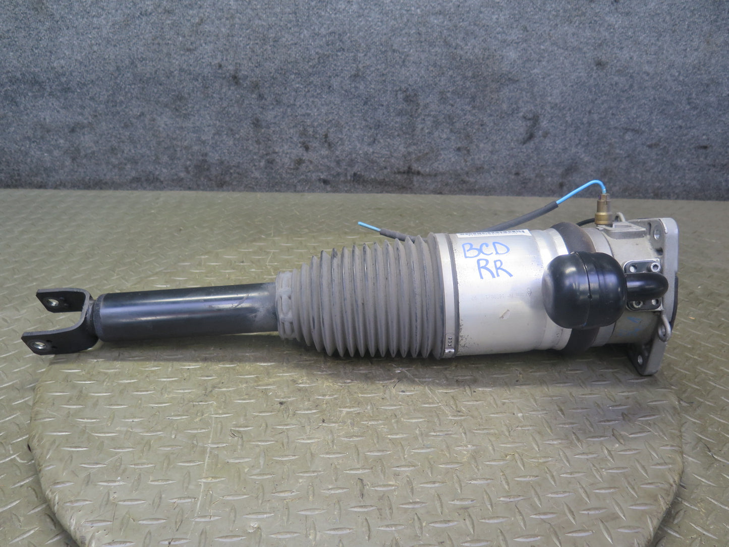 2006-2012 Bentley Flying Spur Rear Right Side Air Ride Air Shock Strut Absorber