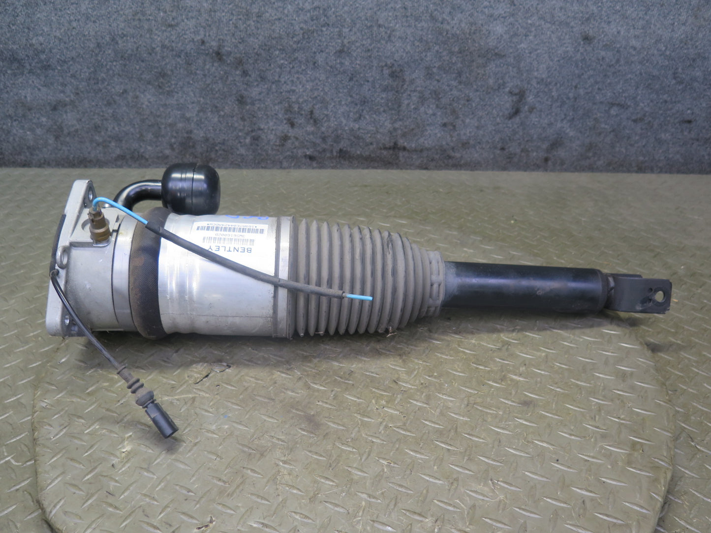 2006-2012 Bentley Flying Spur Rear Right Side Air Ride Air Shock Strut Absorber