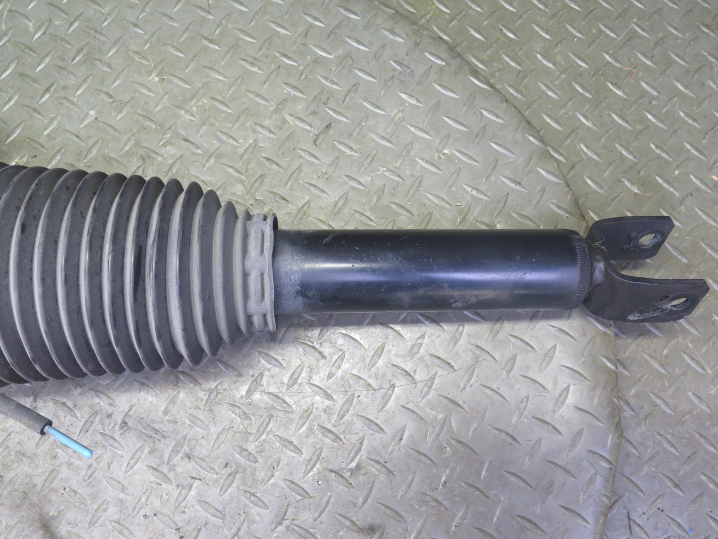 2006-2012 Bentley Flying Spur Rear Right Side Air Ride Air Shock Strut Absorber