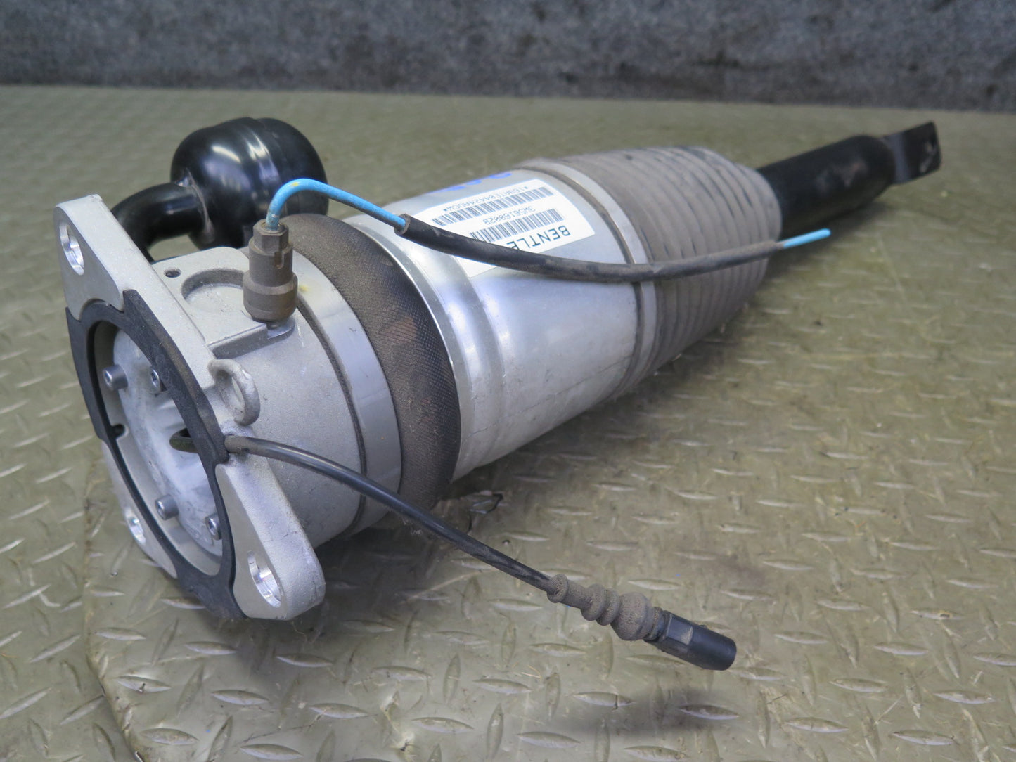 2006-2012 Bentley Flying Spur Rear Right Side Air Ride Air Shock Strut Absorber