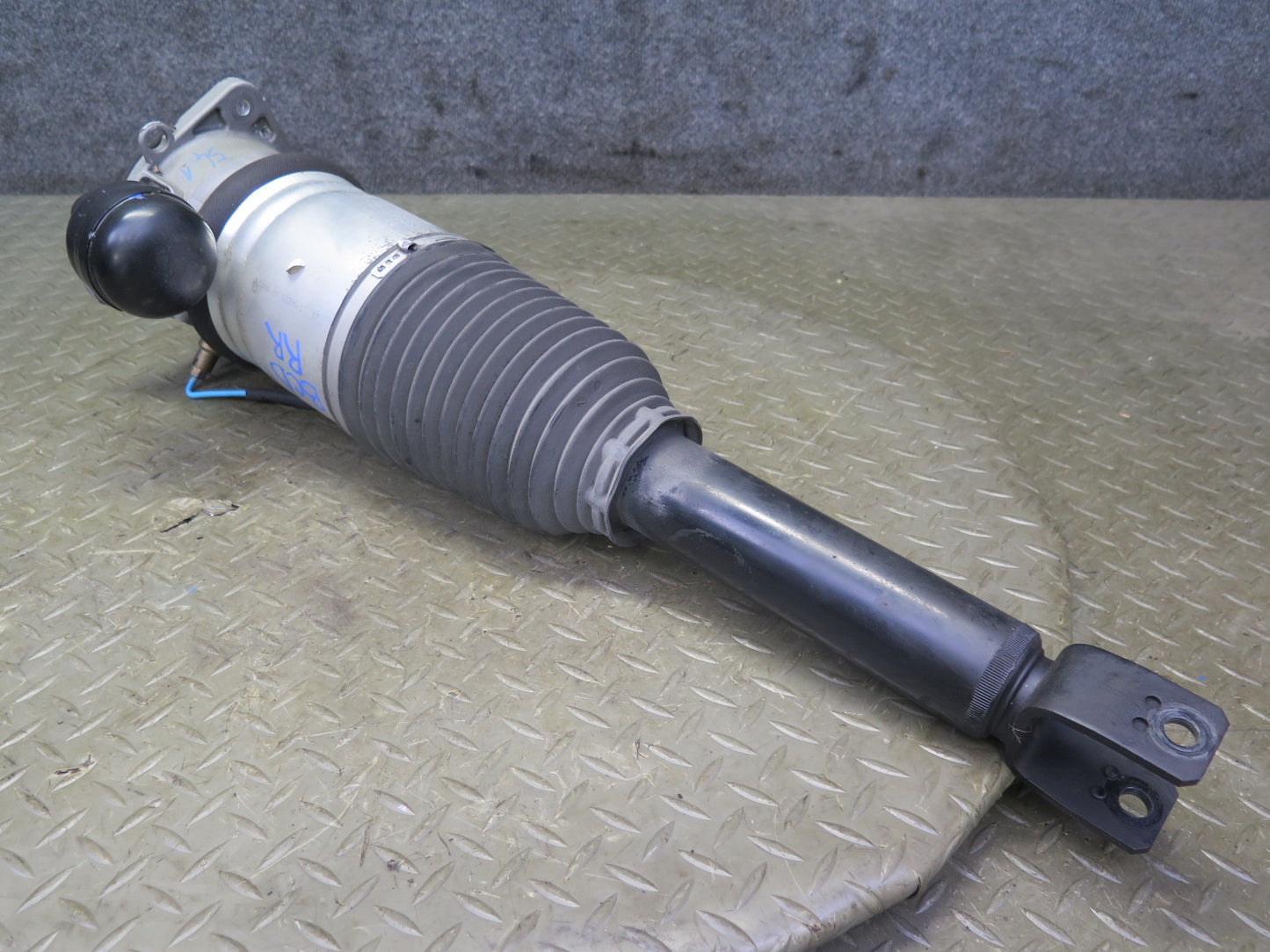 2006-2012 Bentley Flying Spur Rear Right Side Air Ride Air Shock Strut Absorber