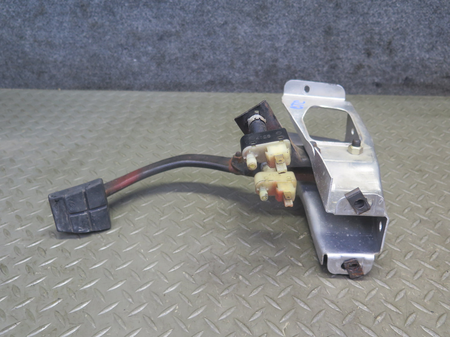 84-88 Chevrolet Corvette C4 M/T Gearshifter w Linkage & Brake Pedal Set OEM