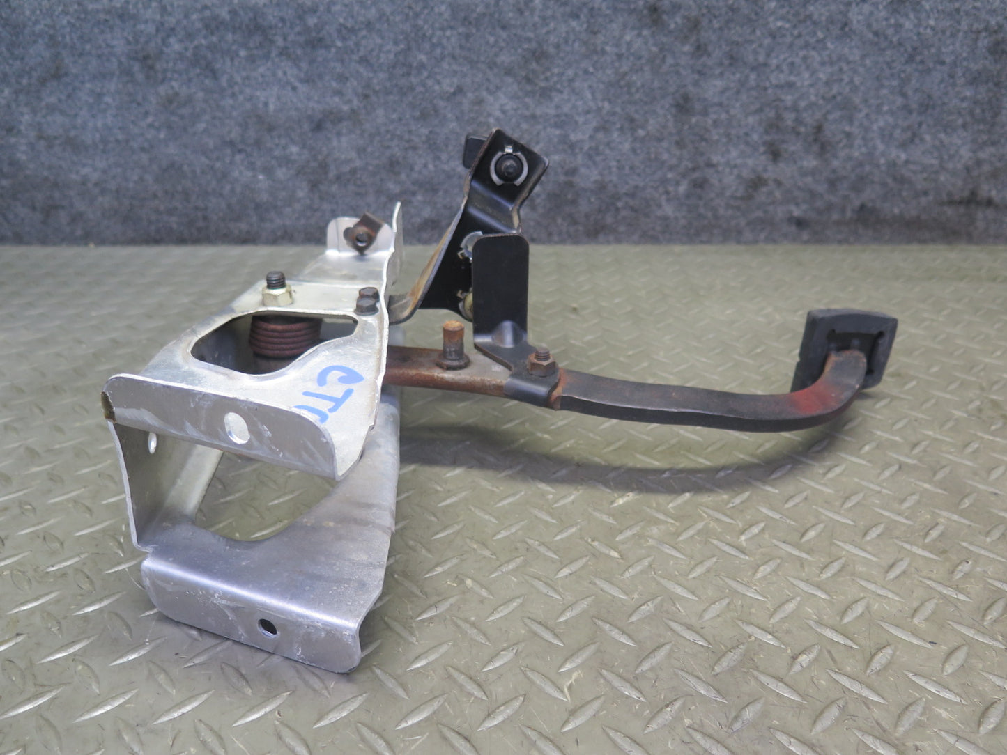 84-88 Chevrolet Corvette C4 M/T Gearshifter w Linkage & Brake Pedal Set OEM
