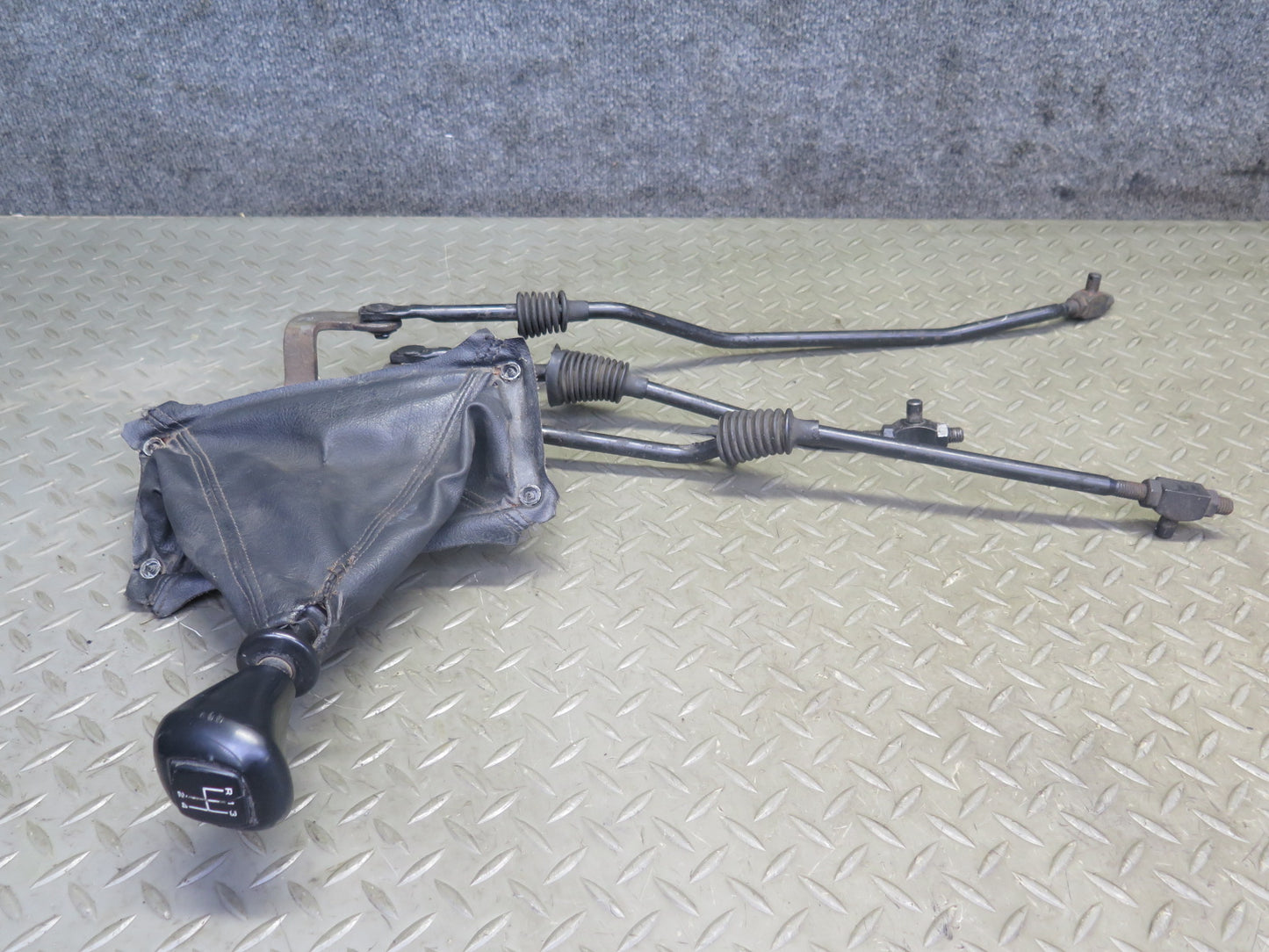 84-88 Chevrolet Corvette C4 M/T Gearshifter w Linkage & Brake Pedal Set OEM