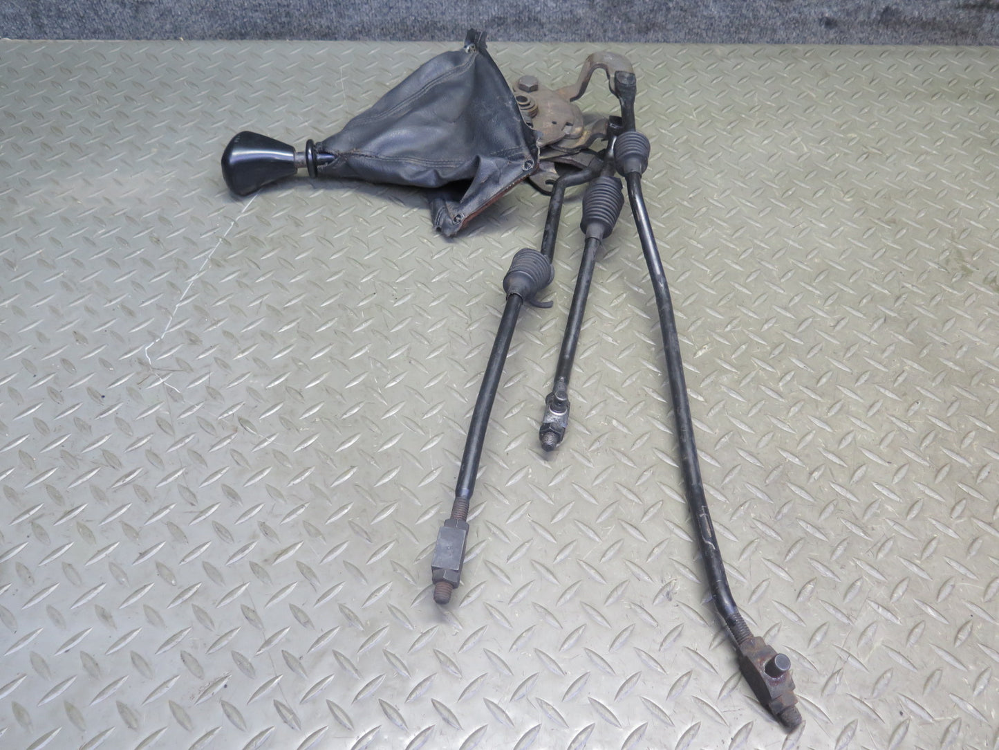 84-88 Chevrolet Corvette C4 M/T Gearshifter w Linkage & Brake Pedal Set OEM