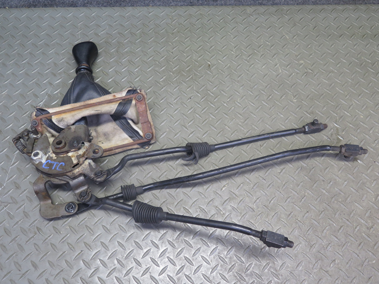 84-88 Chevrolet Corvette C4 M/T Gearshifter w Linkage & Brake Pedal Set OEM