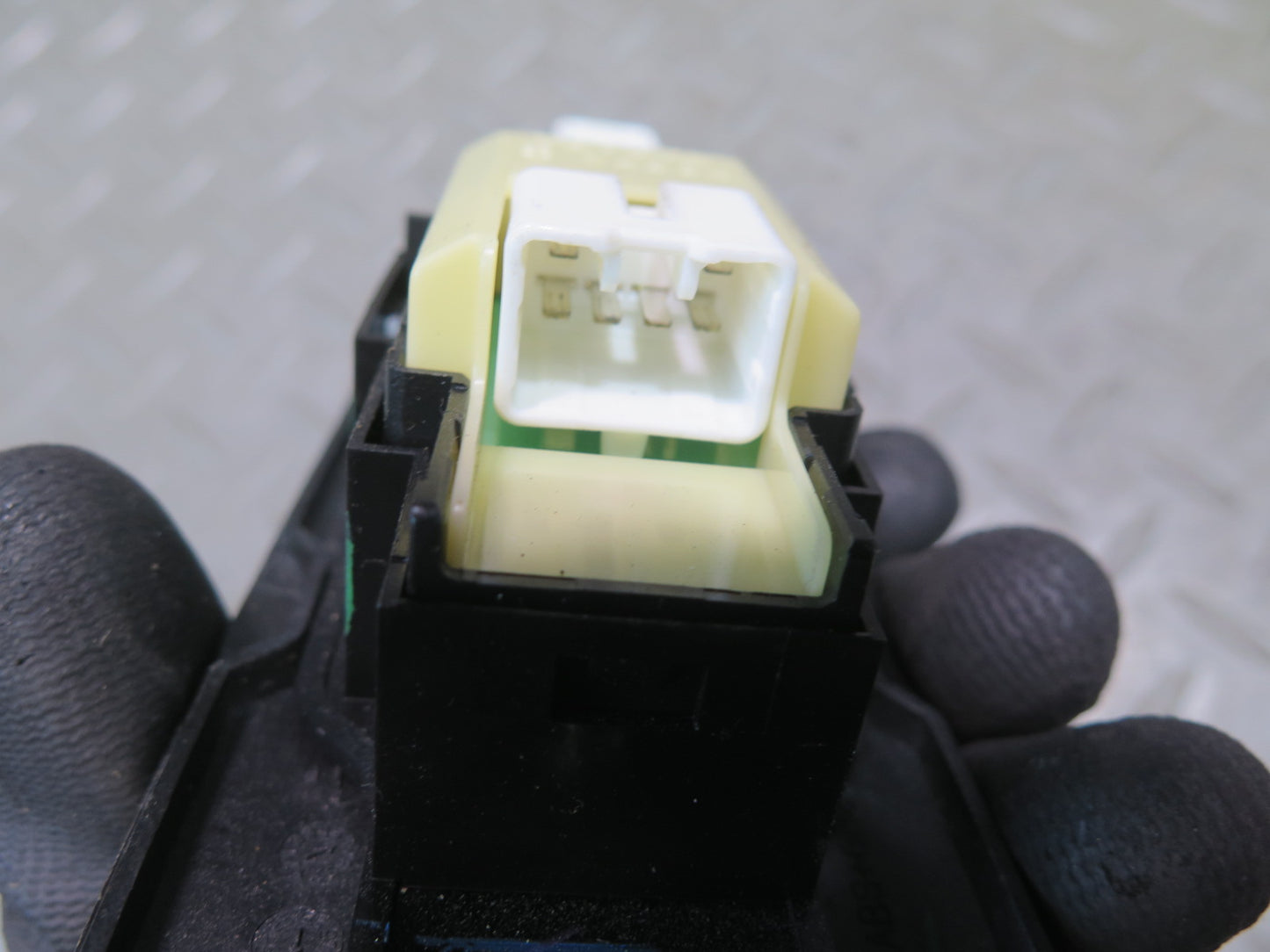 98-00 Lexus UCF20L LS400 Front Right Passenger Door Window Switch w Trim OEM
