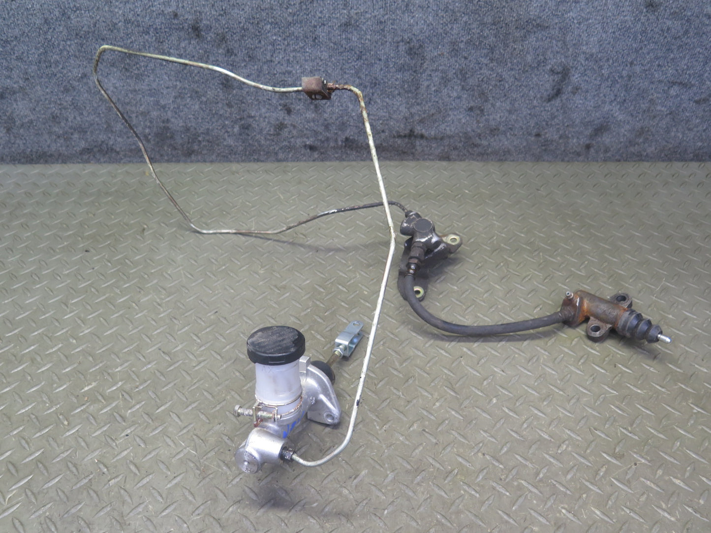 84-86 Nissan Z31 300ZX Turbo Set of 2 Master & Slave Clutch Cylinder w Lines OEM