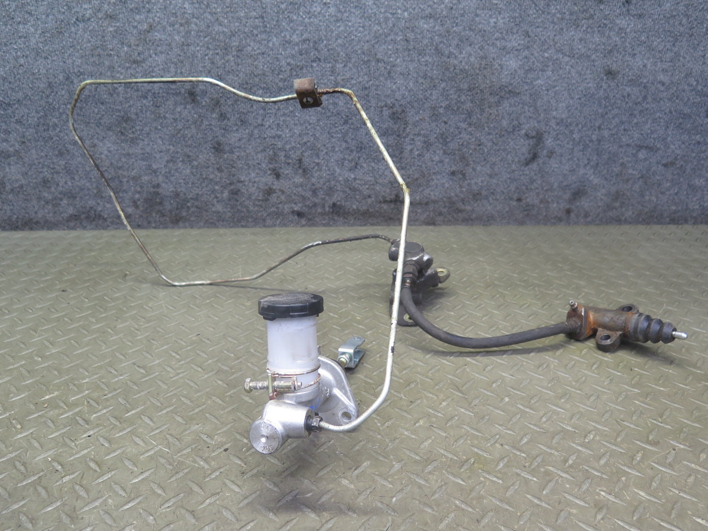 84-86 Nissan Z31 300ZX Turbo Set of 2 Master & Slave Clutch Cylinder w Lines OEM