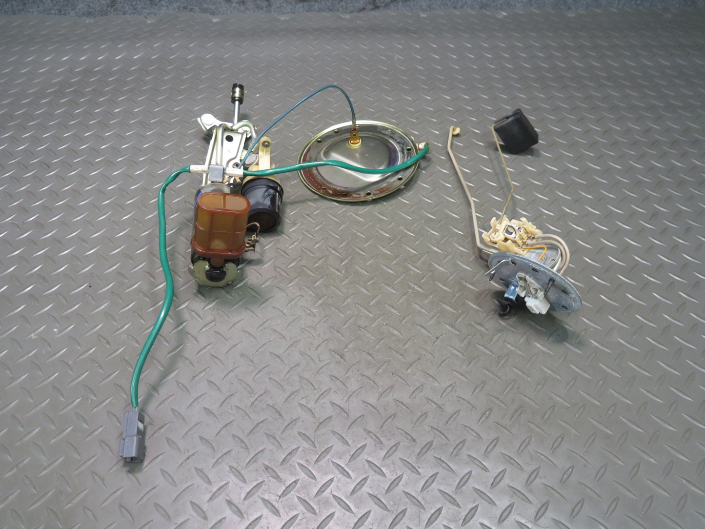 2000 Lexus UCF20L LS400 1UZFE Set of 2 Fuel Pump Level Sensor Sending Unit OEM