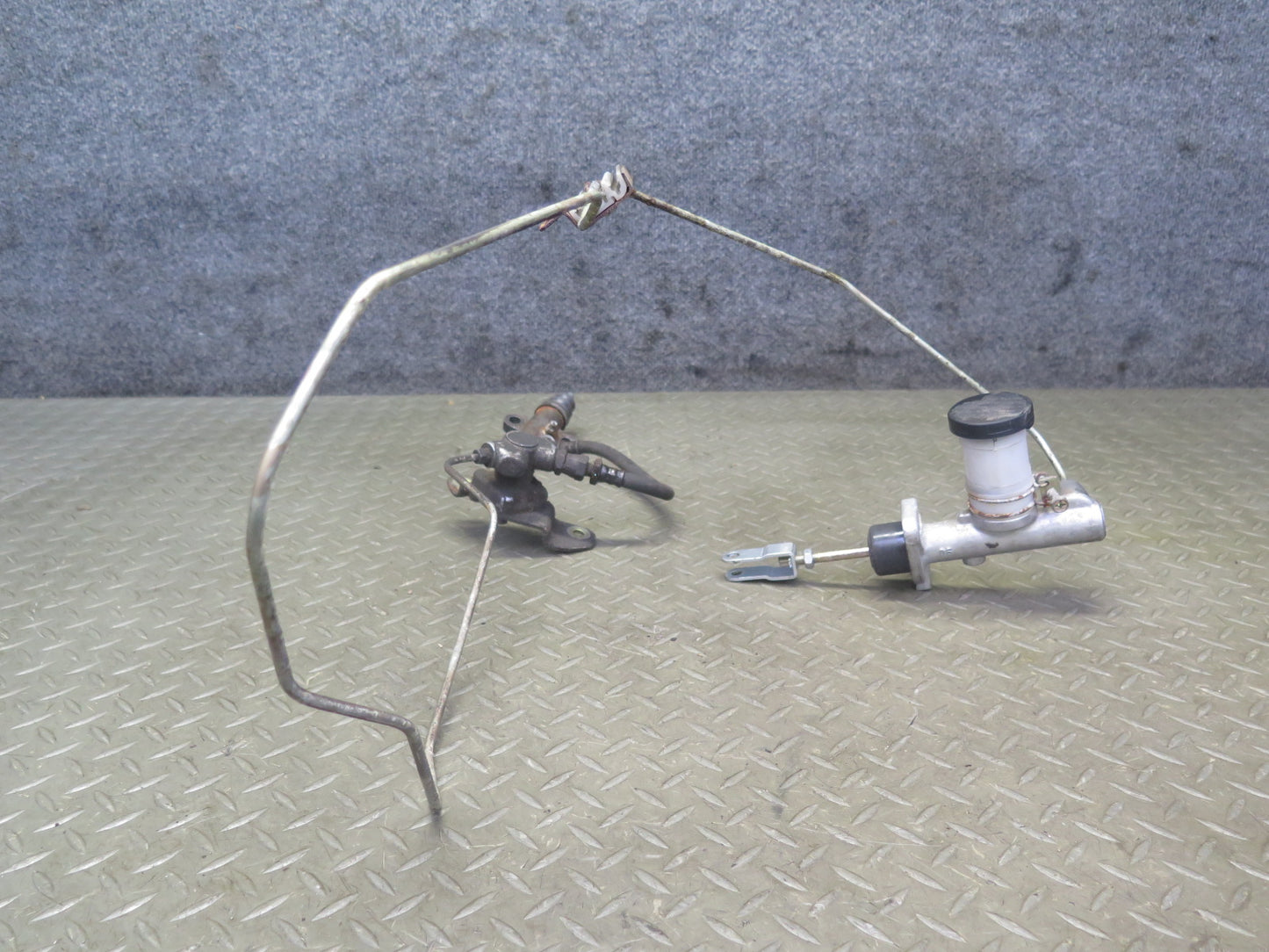 84-86 Nissan Z31 300ZX Turbo Set of 2 Master & Slave Clutch Cylinder w Lines OEM