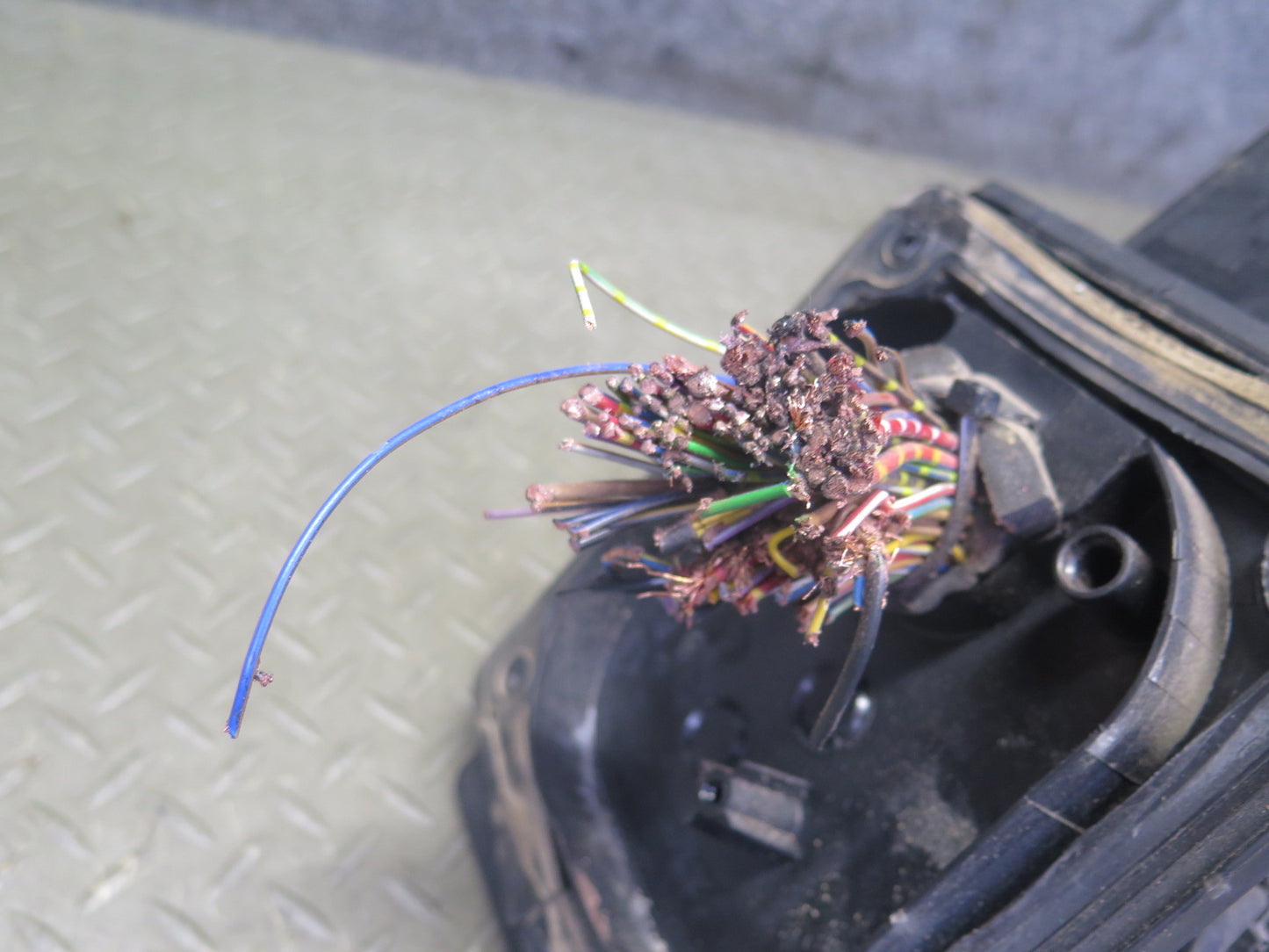 96-99 BMW E36 328iC Under Hood Junction Fuse Relay Box OEM