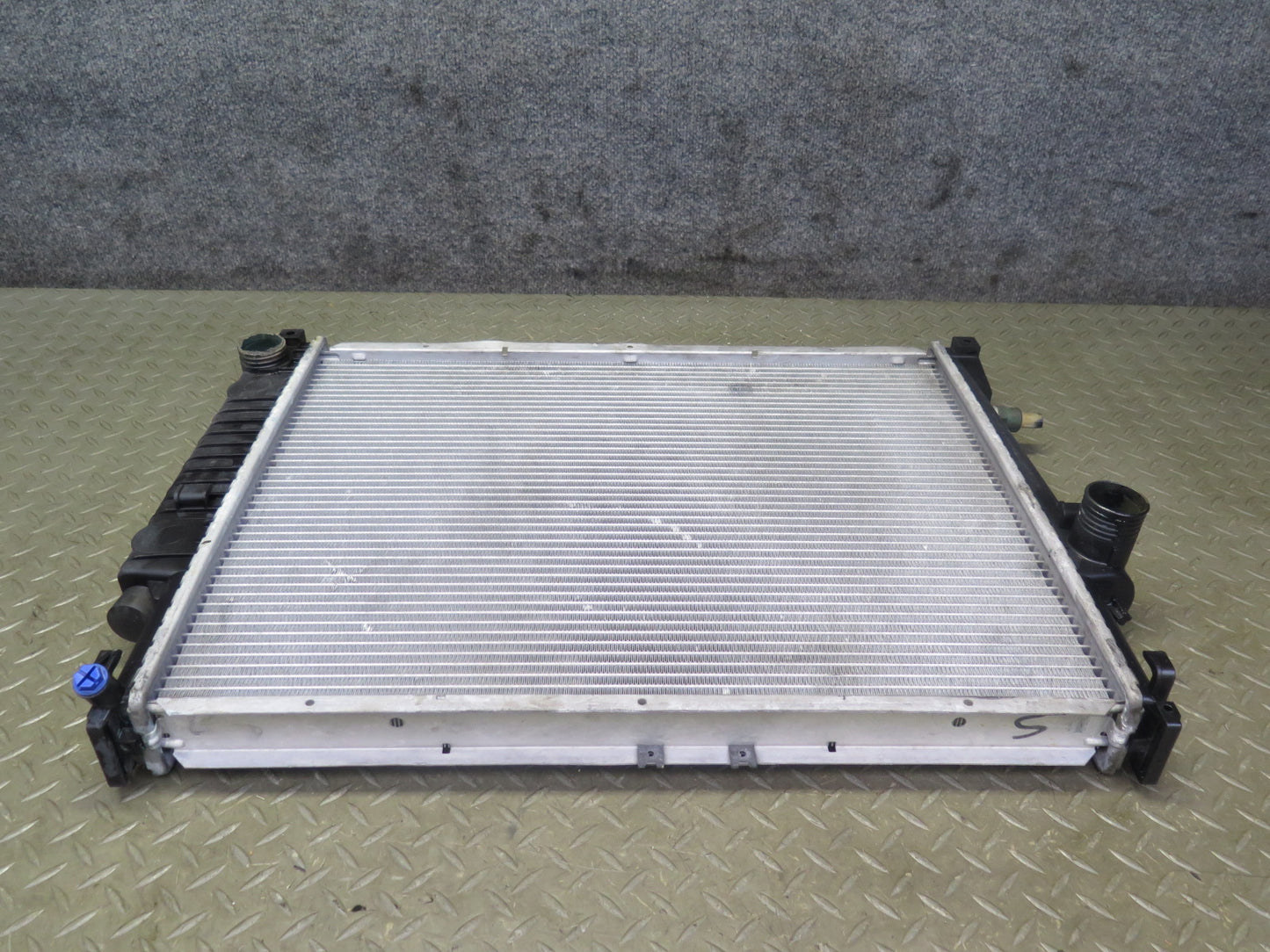 96-99 BMW E36 328iC M52 2.8L Engine Cooling Radiator Behr