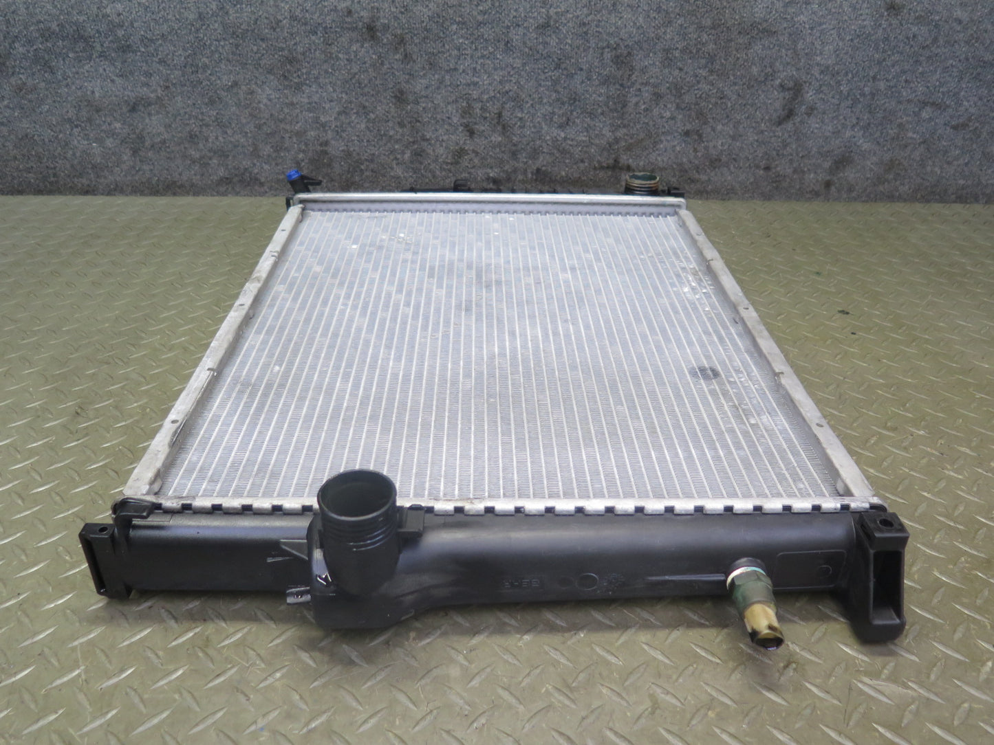 96-99 BMW E36 328iC M52 2.8L Engine Cooling Radiator Behr