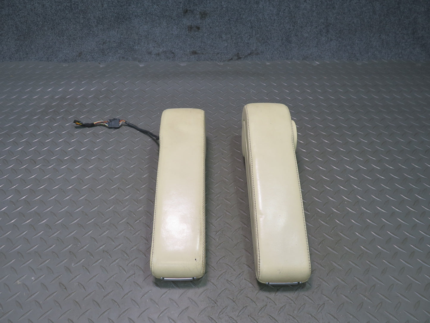 2006-2012 Bentley Flying Spur Front Right & Left Center Console Arm Rest  Set