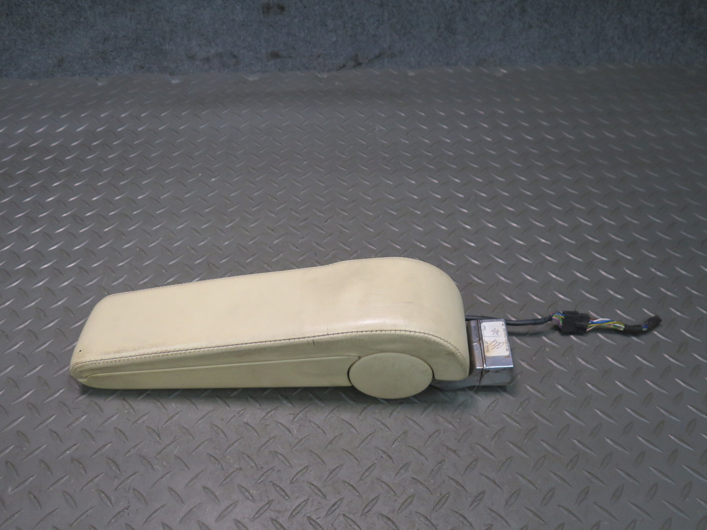 2006-2012 Bentley Flying Spur Front Right & Left Center Console Arm Rest  Set
