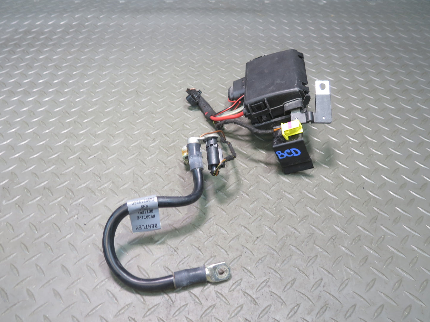 2006-2012 Bentley Flying Spur Battery Fuse Box Control Module W/ Negative Cable
