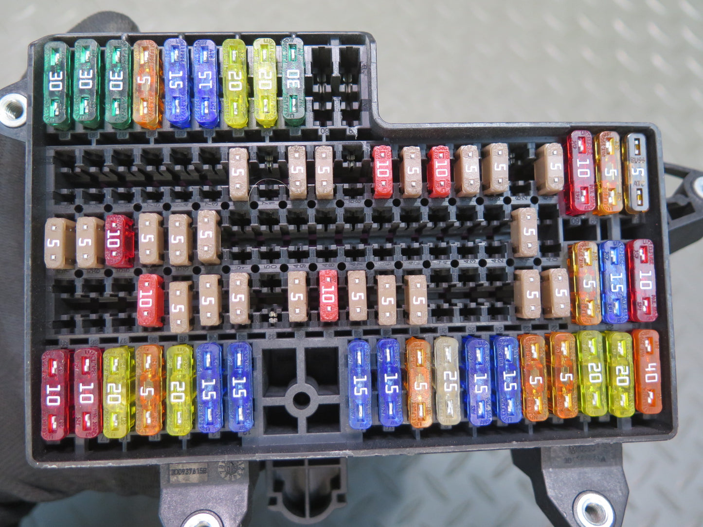2006-2012 Bentley Flying Spur Under Dash Fuse Box Relay Junction Module Unit