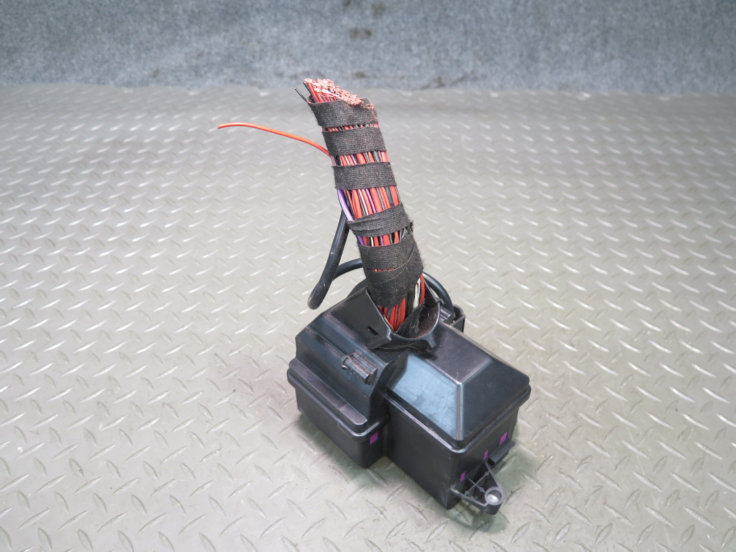 2006-2012 Bentley Flying Spur Under Dash Fuse Box Relay Junction Module Unit