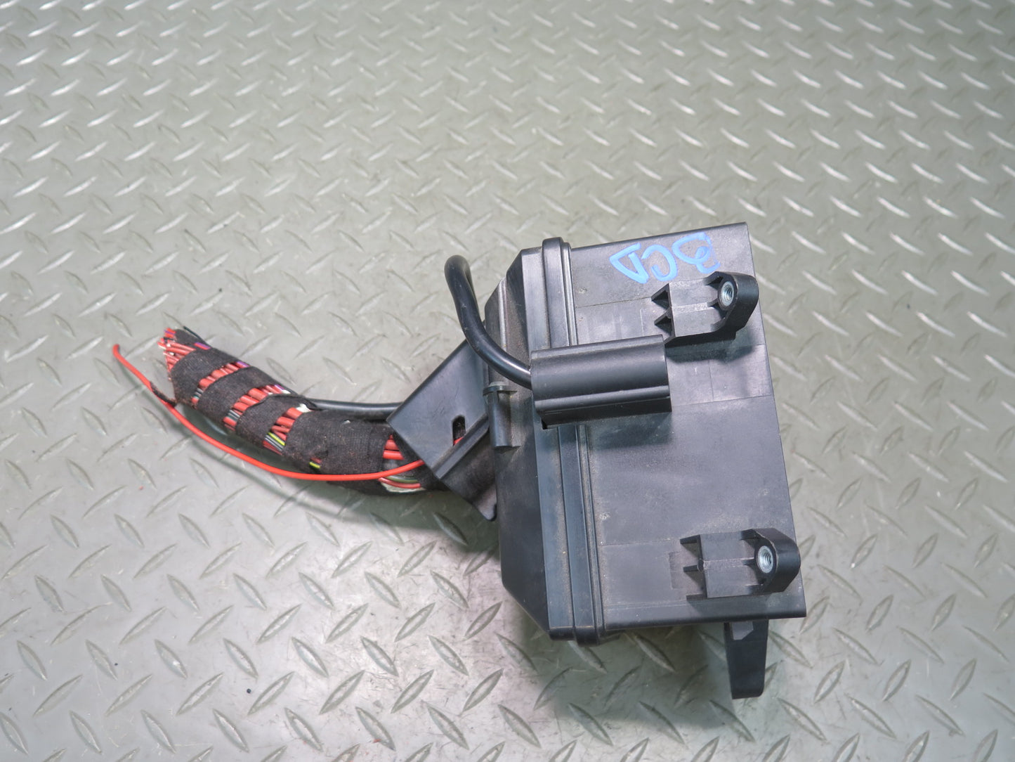 2006-2012 Bentley Flying Spur Under Dash Fuse Box Relay Junction Module Unit