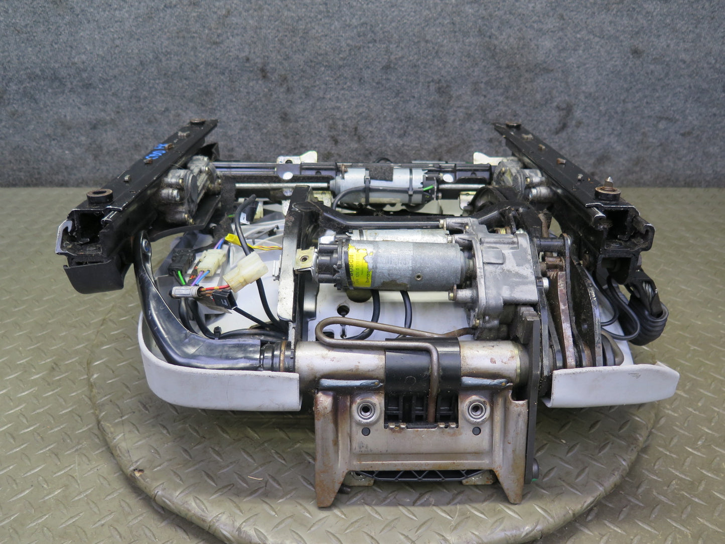 96-98 BMW E36 328i Convertible Front Right Seat Lower Frame Track Rail Motor OEM