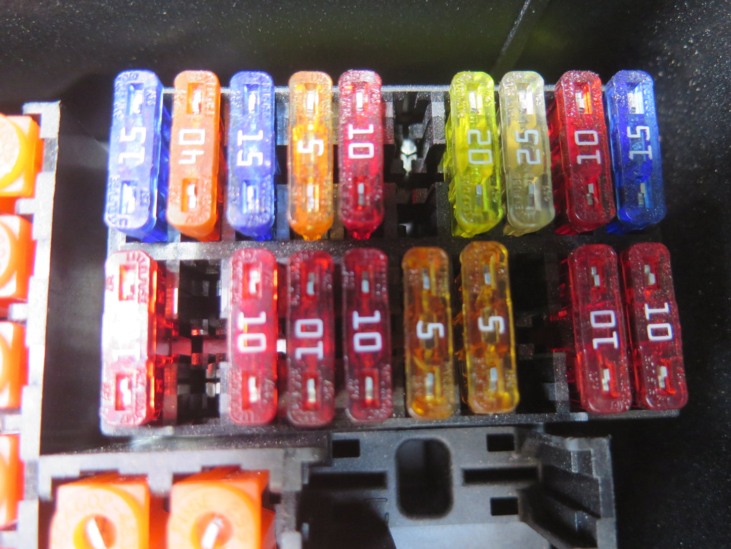 2006-2012 Bentley Flying Spur Engine Bay Fuse Box Relay Junction Module Unit