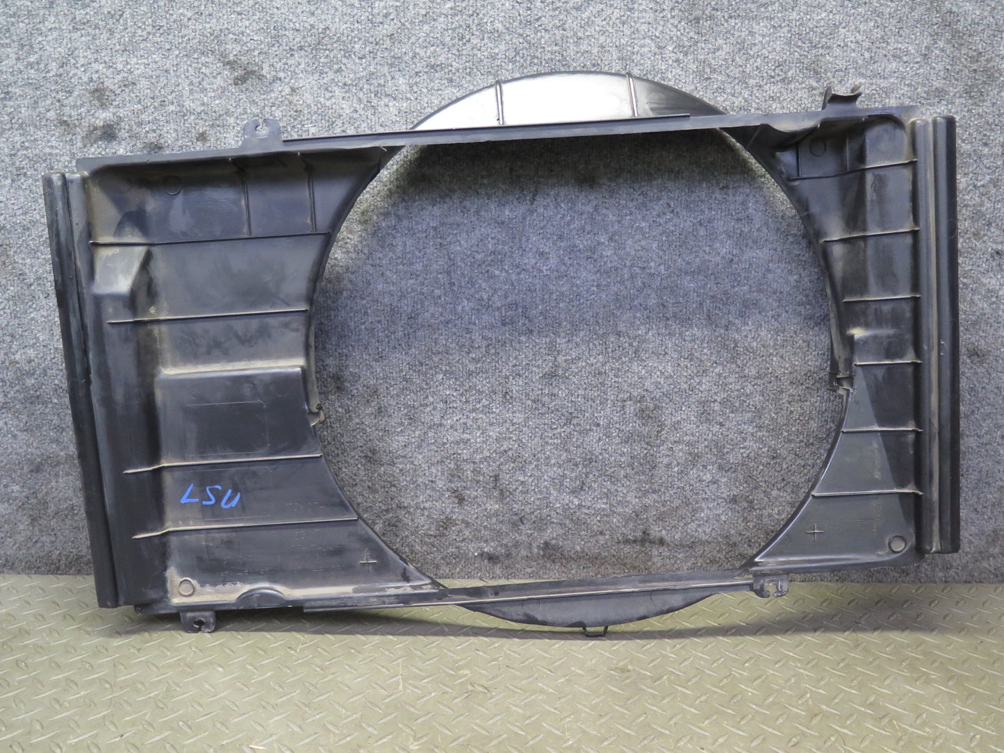 95-00 Lexus UCF20L LS400 Engine Cooling Radiator Fan Shroud 16711-50050 OEM