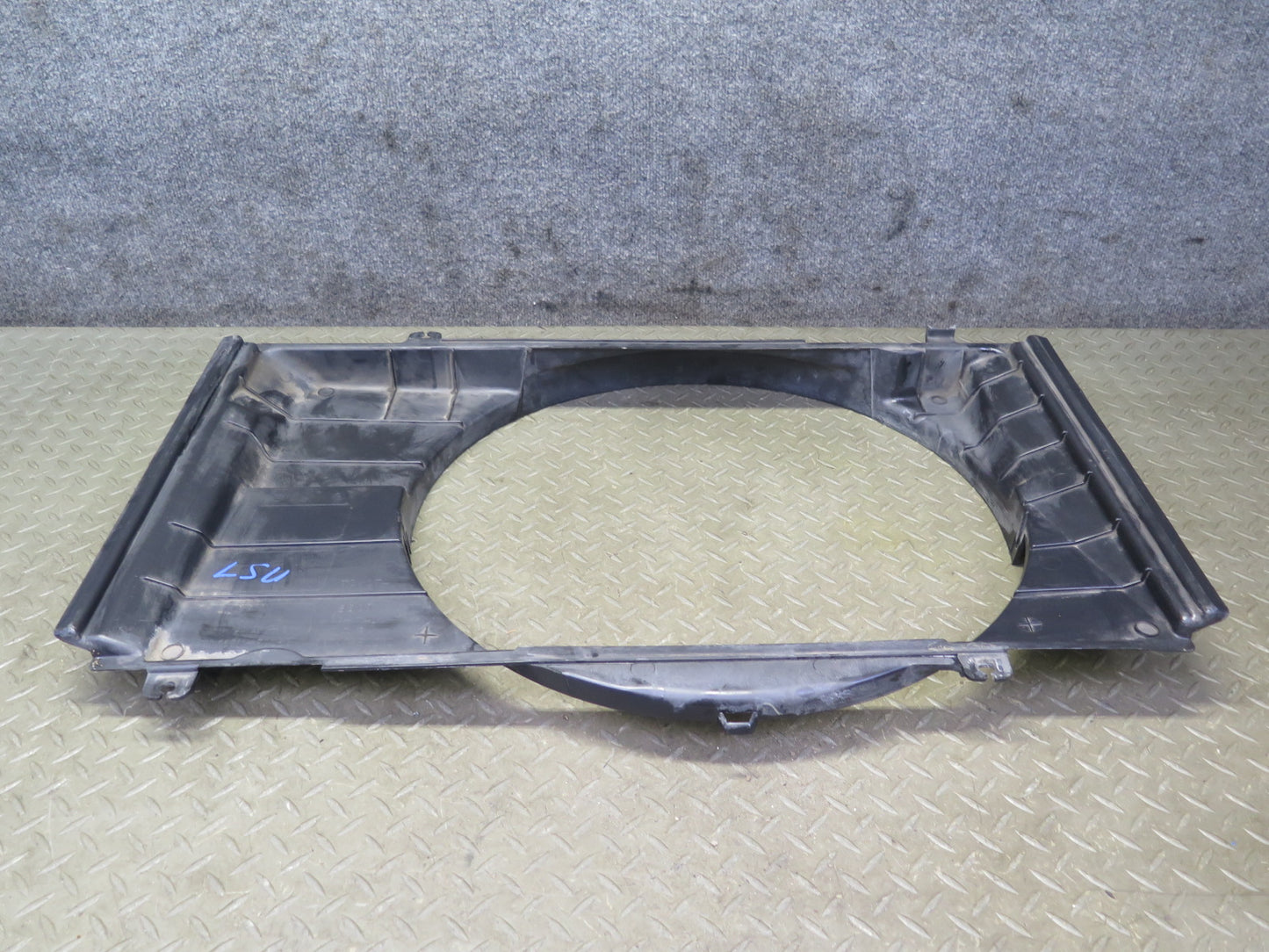 95-00 Lexus UCF20L LS400 Engine Cooling Radiator Fan Shroud 16711-50050 OEM