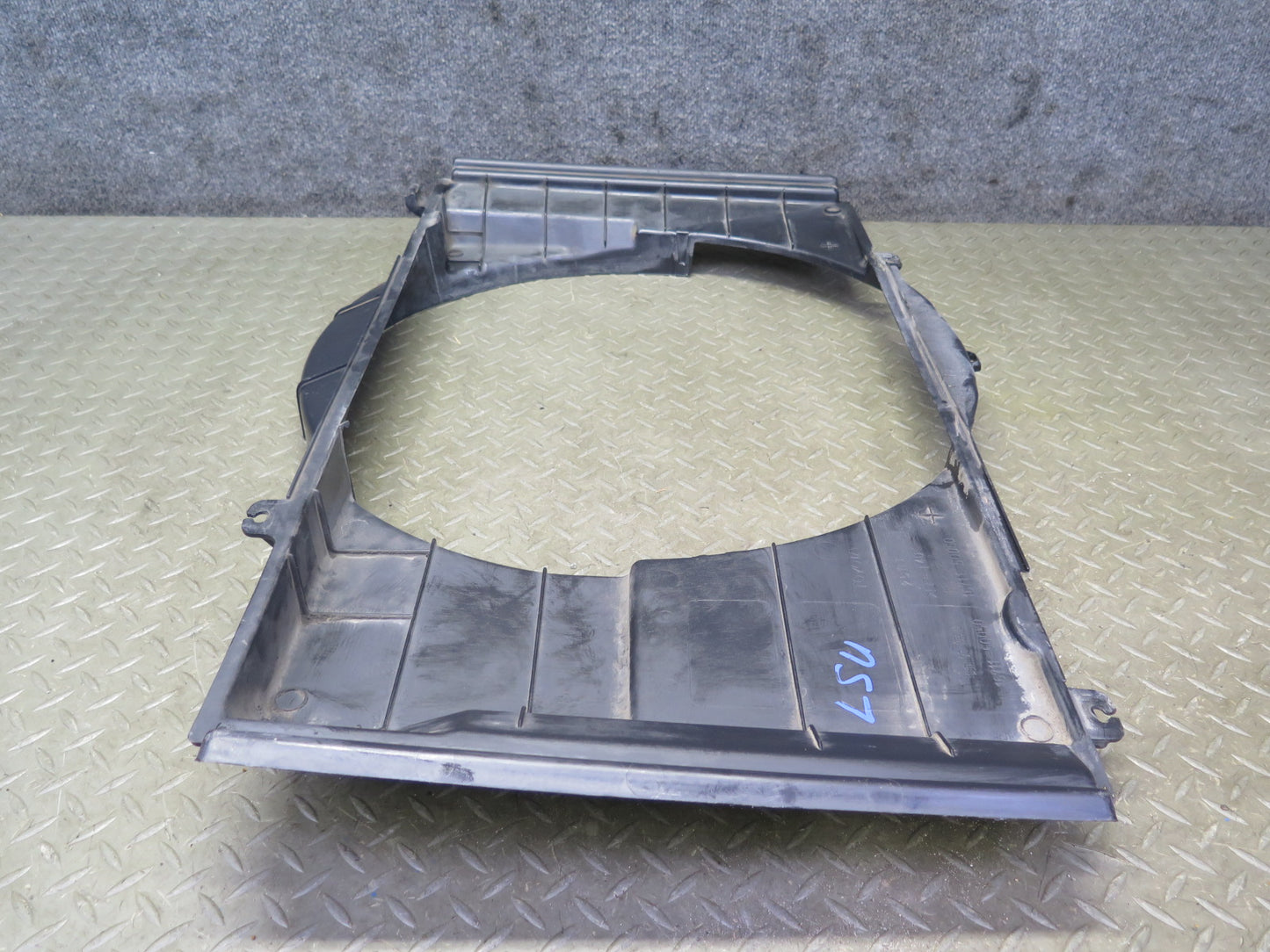 95-00 Lexus UCF20L LS400 Engine Cooling Radiator Fan Shroud 16711-50050 OEM