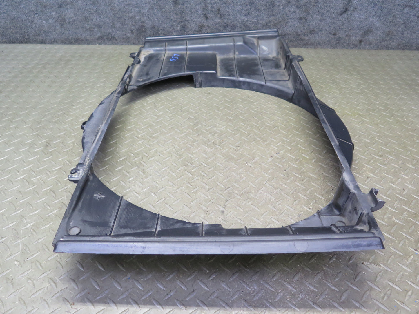 95-00 Lexus UCF20L LS400 Engine Cooling Radiator Fan Shroud 16711-50050 OEM