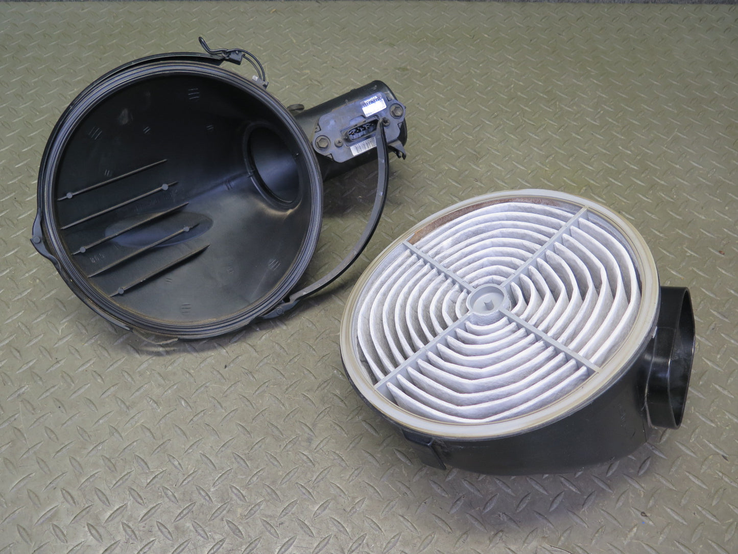 98-00 Lexus UCF20L LS400 Air Intake Cleaner Filter Box w MAF Sensor Assy OEM