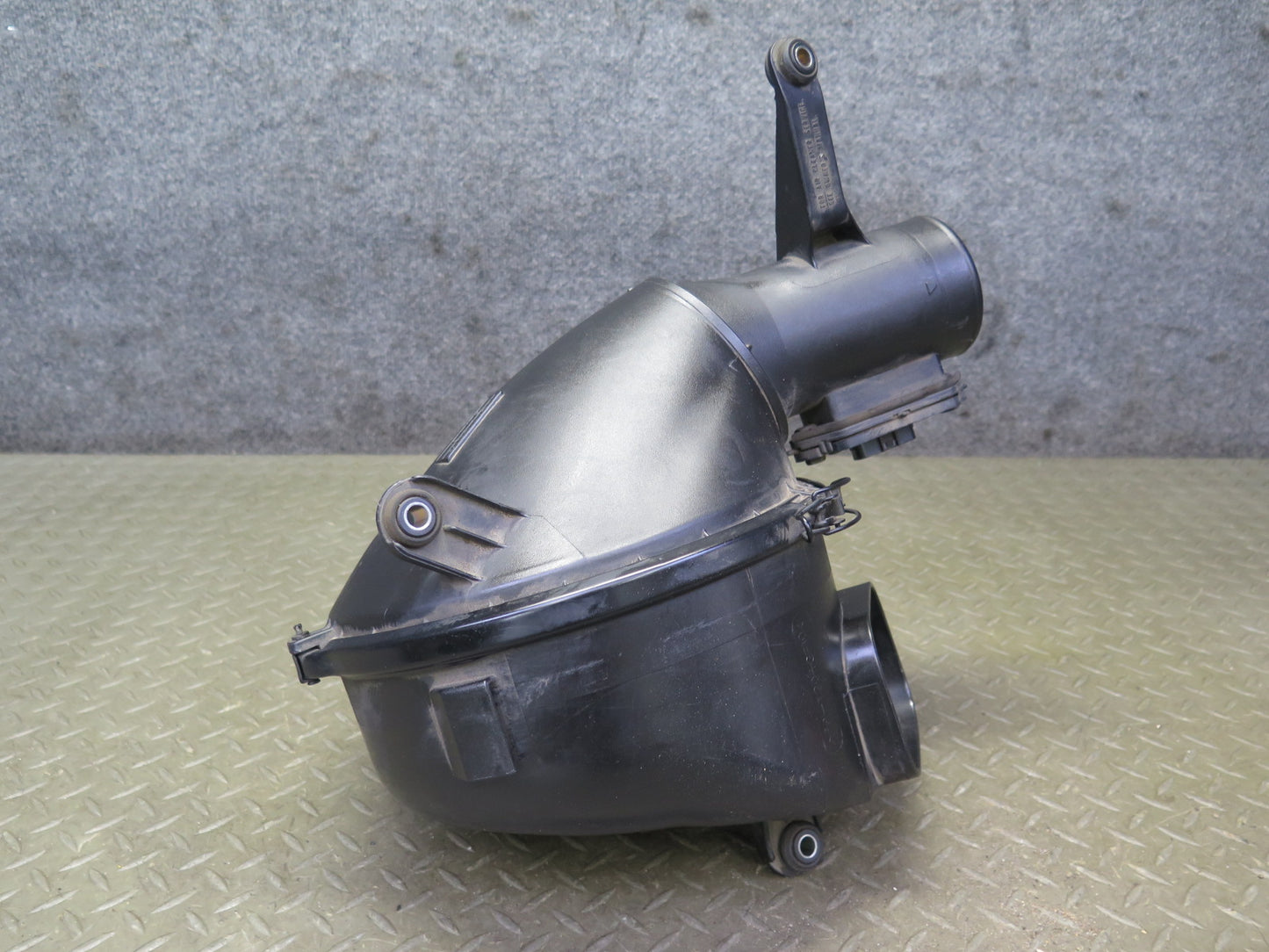 98-00 Lexus UCF20L LS400 Air Intake Cleaner Filter Box w MAF Sensor Assy OEM