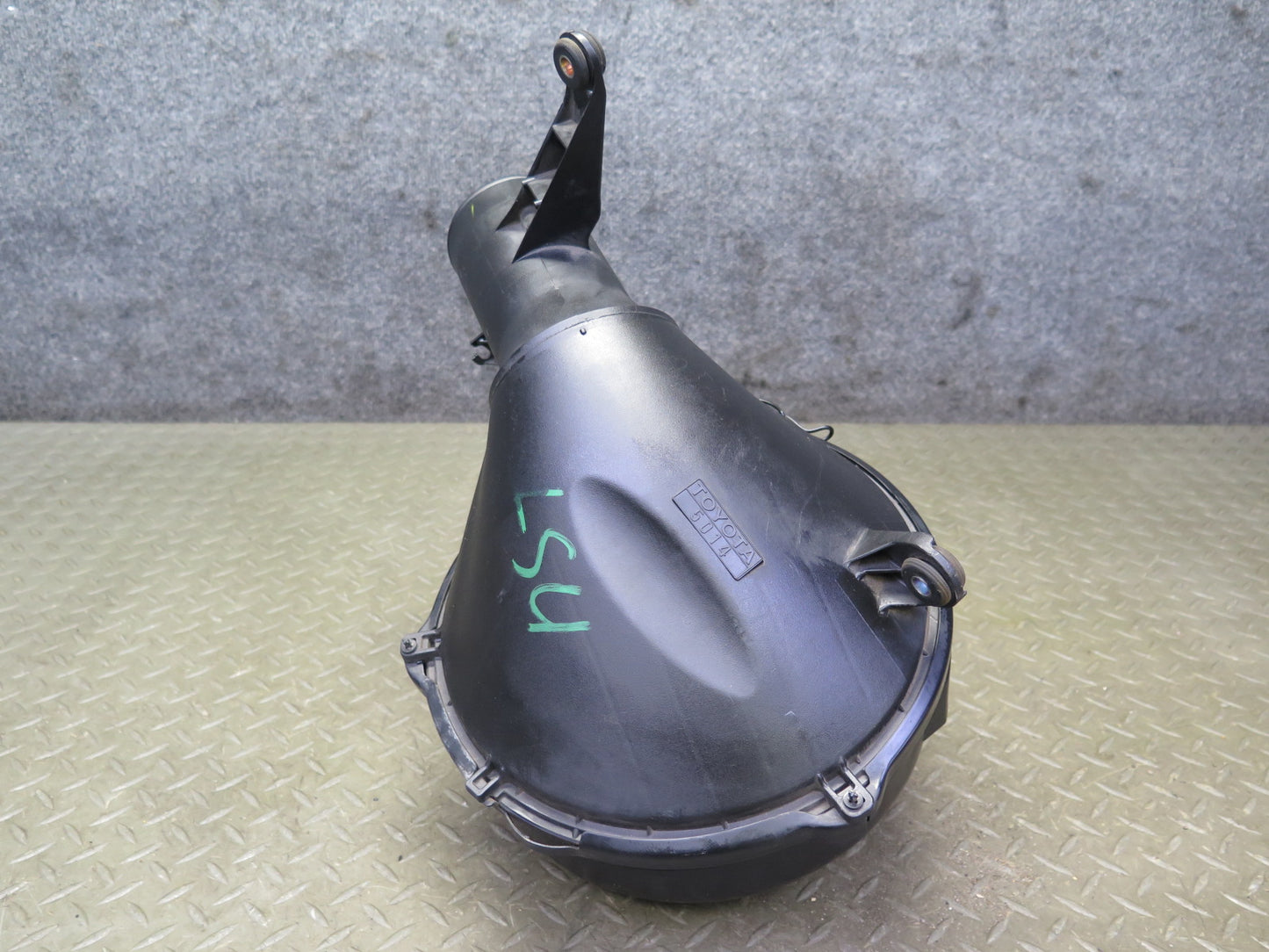 98-00 Lexus UCF20L LS400 Air Intake Cleaner Filter Box w MAF Sensor Assy OEM