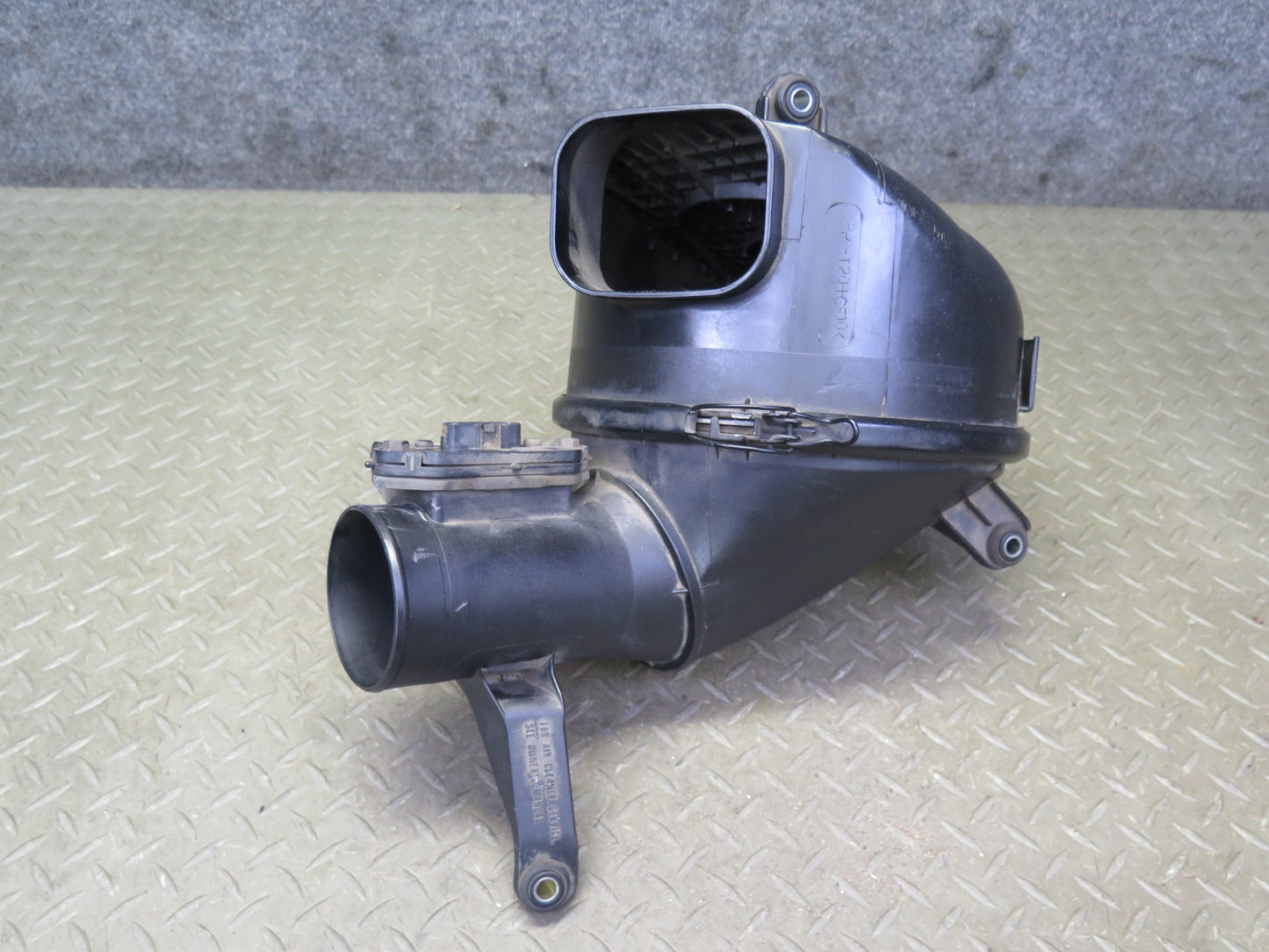 98-00 Lexus UCF20L LS400 Air Intake Cleaner Filter Box w MAF Sensor Assy OEM