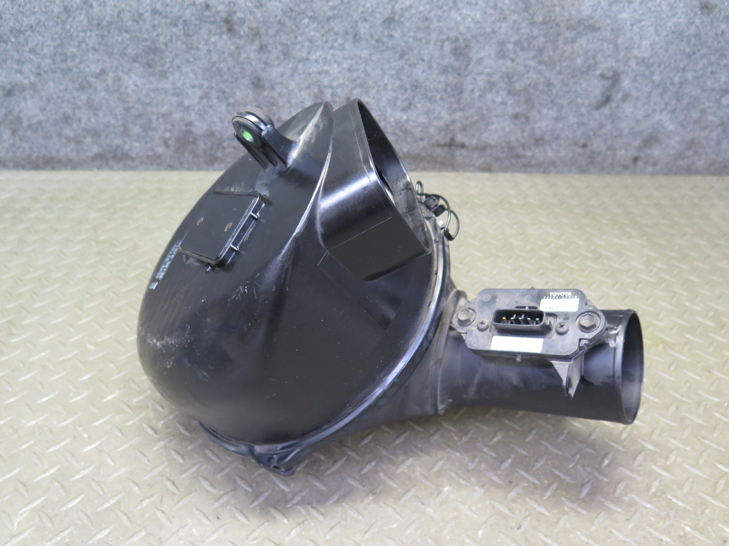 98-00 Lexus UCF20L LS400 Air Intake Cleaner Filter Box w MAF Sensor Assy OEM