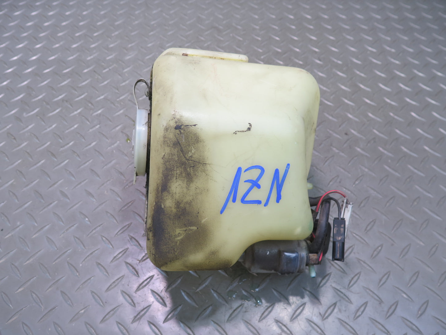 84-86 Nissan Z31 300ZX Windshield Washer Fluid Reservoir Tank w Pumpoem