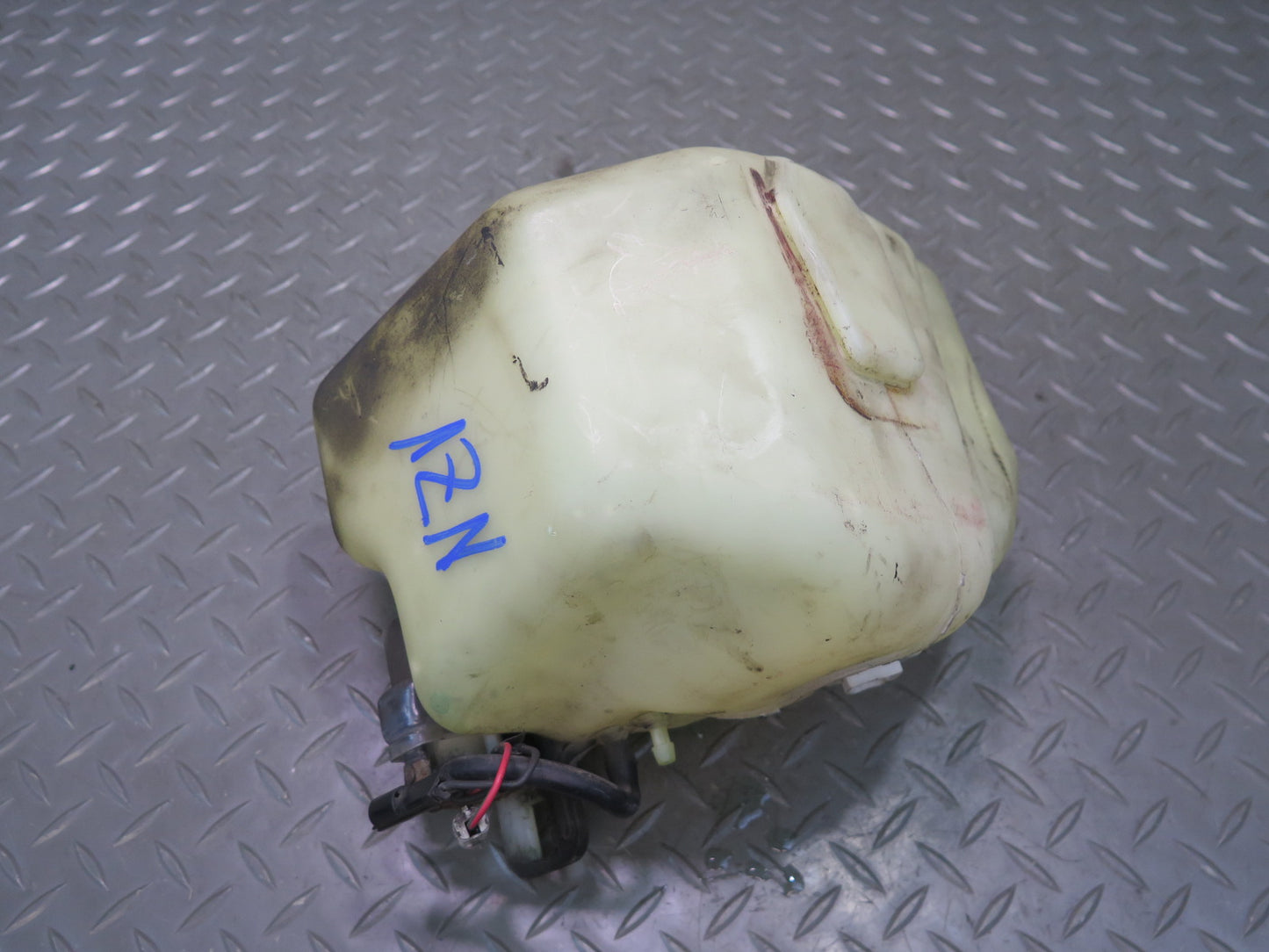 84-86 Nissan Z31 300ZX Windshield Washer Fluid Reservoir Tank w Pumpoem