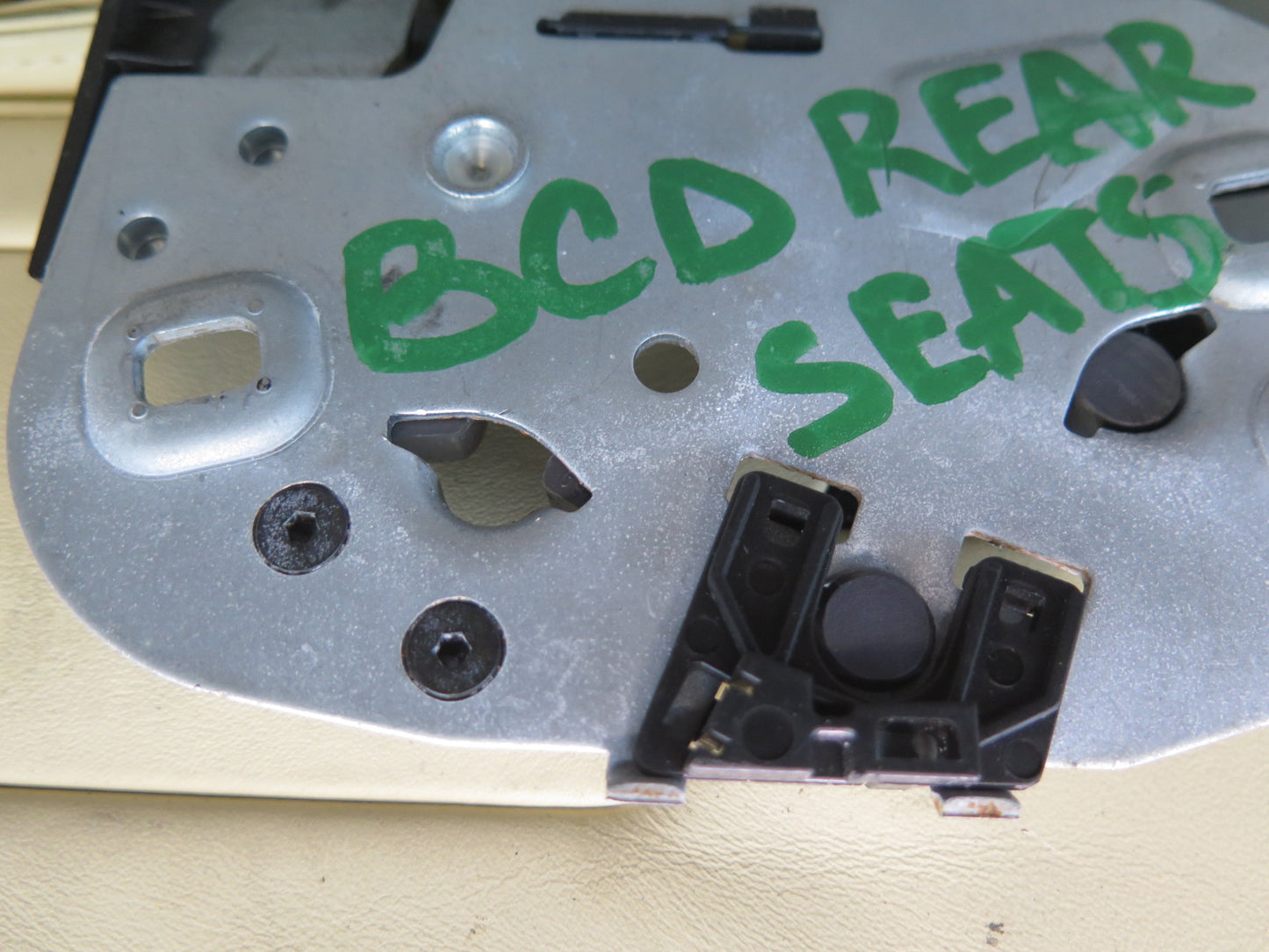 2006-2012 Bentley Flying Spur Rear Center Upper Seat Backrest Cushion Armrest