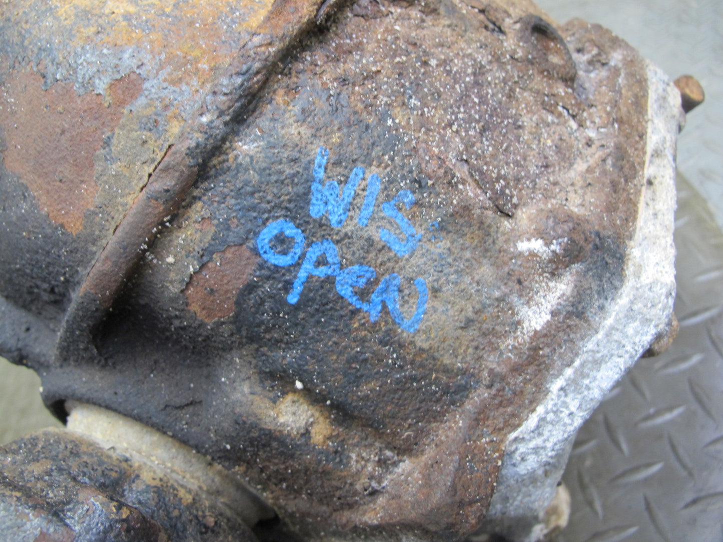 01-05 Lexus IS300 RWD M96 A/T Rear Differential Carrier 3.91 Ratio 78k Miles