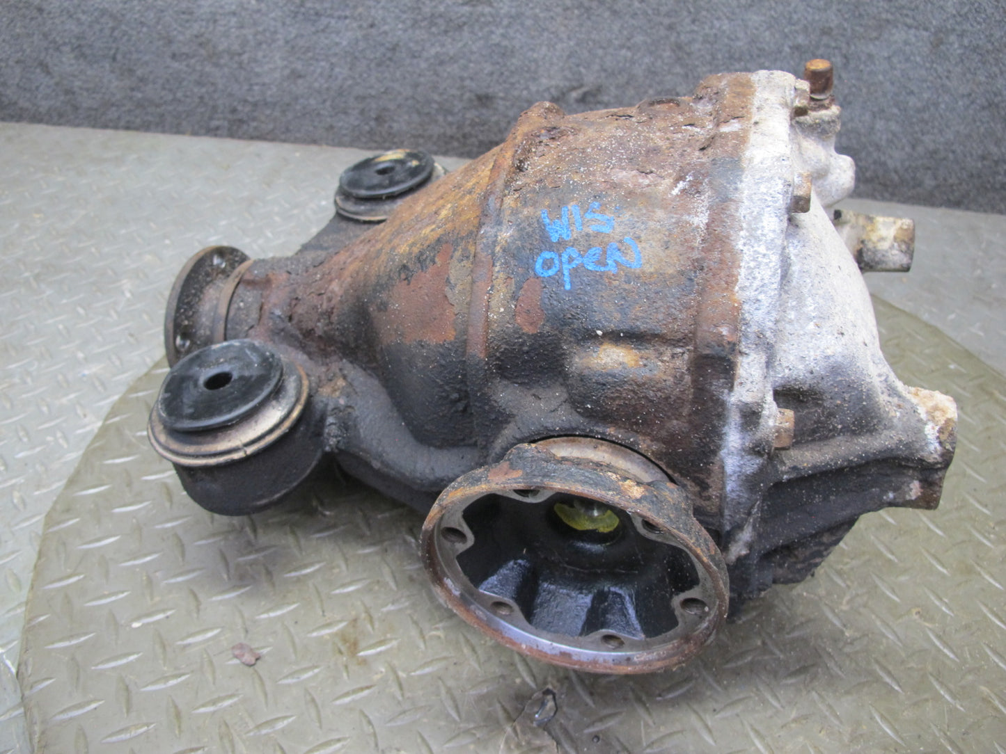 01-05 Lexus IS300 RWD M96 A/T Rear Differential Carrier 3.91 Ratio 78k Miles