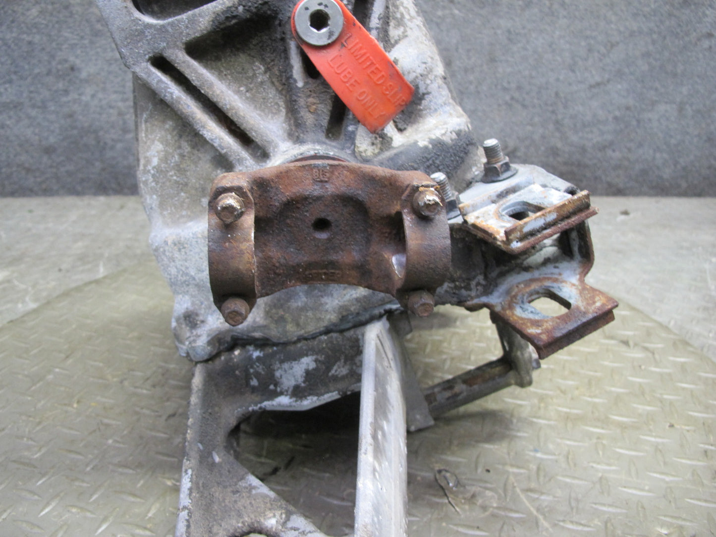 84-87 Chevrolet Corvette C4 M/T Rear Differential Carrier LSD 3.07 Ratio OEM