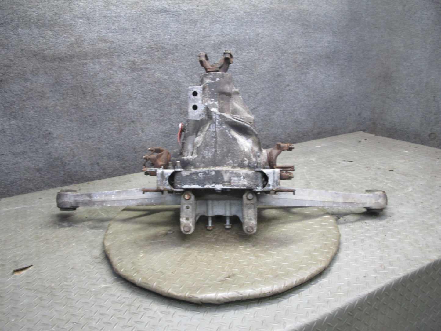 84-87 Chevrolet Corvette C4 M/T Rear Differential Carrier LSD 3.07 Ratio OEM