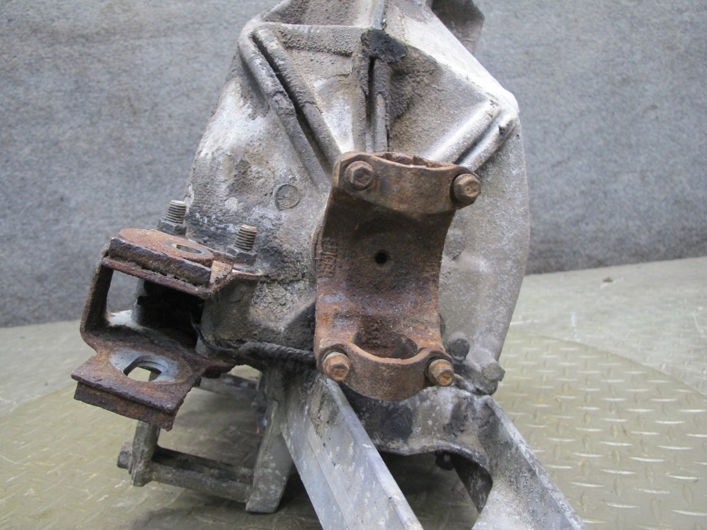 84-87 Chevrolet Corvette C4 M/T Rear Differential Carrier LSD 3.07 Ratio OEM